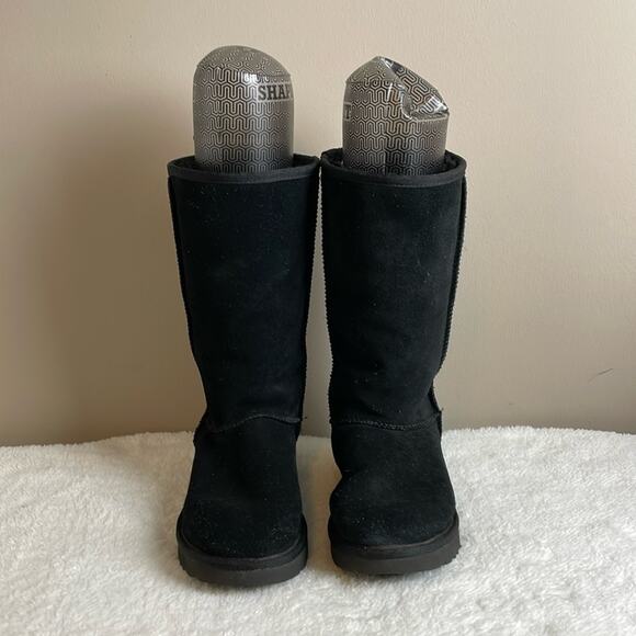 UGG Classic Tall Rubber LOGO Boots Womens 7 Sheepskin Suede Calf Length Black - Picture 1 of 7